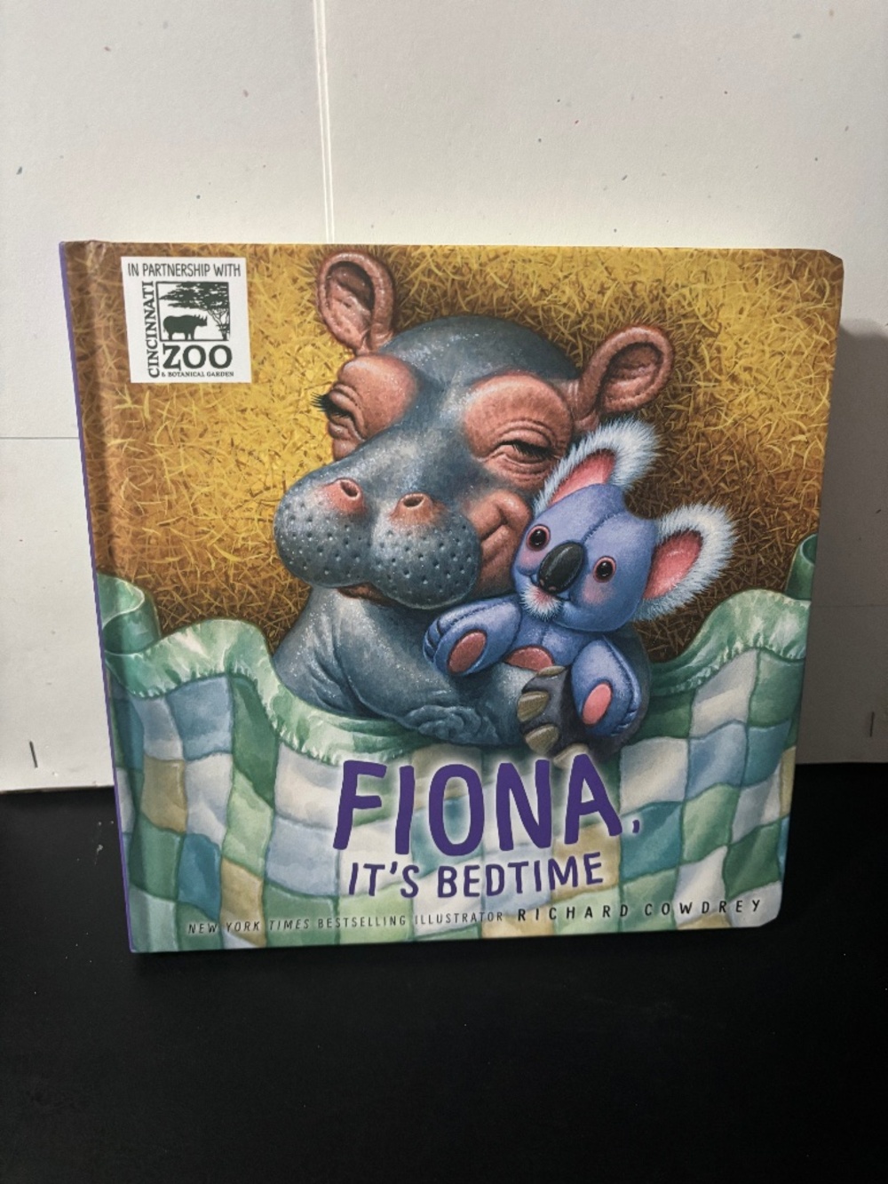 Fiona, It's Bedtime (A Fiona the Hippo Book)
